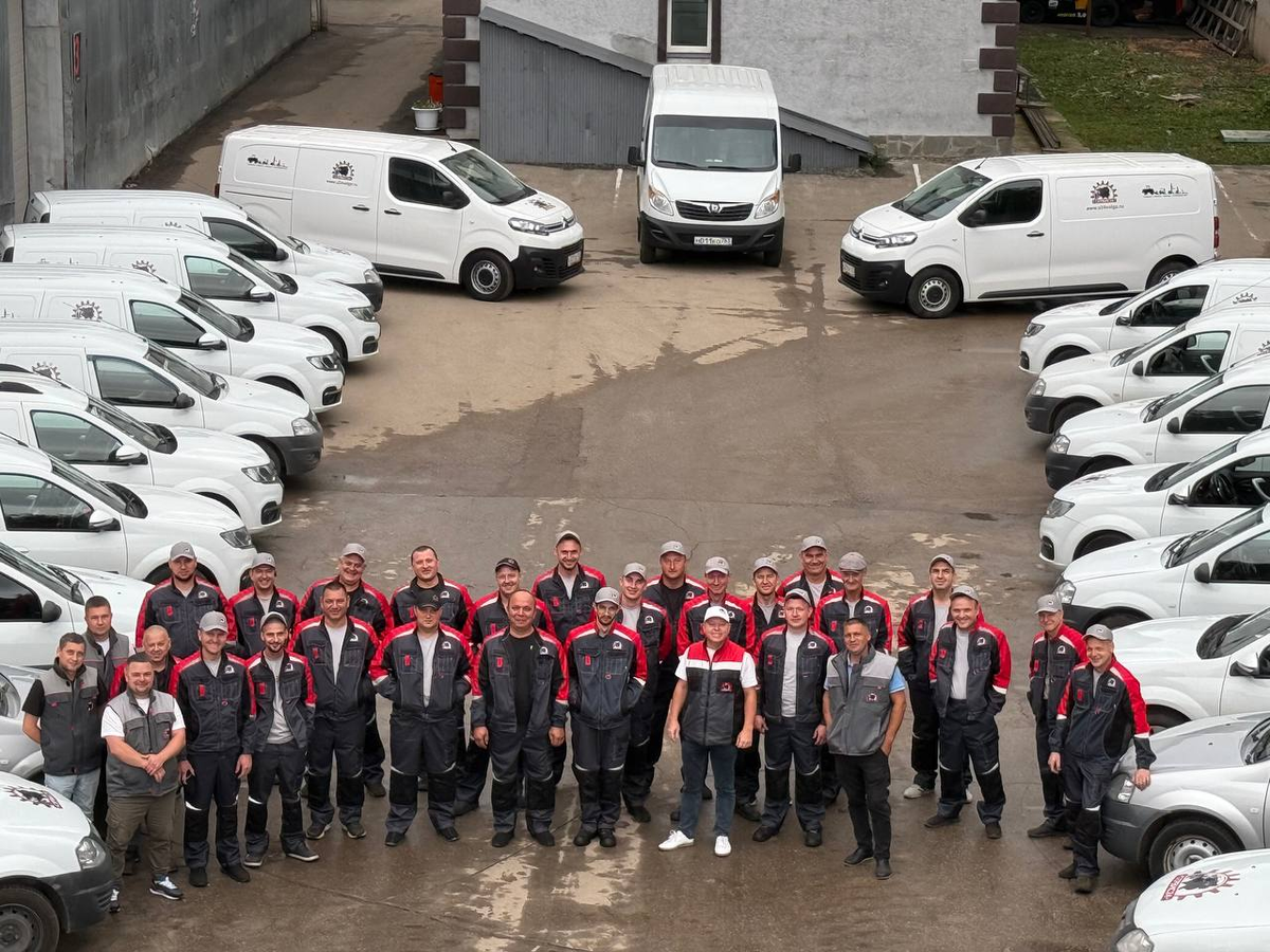 Команда механиков компании "Сервис24"