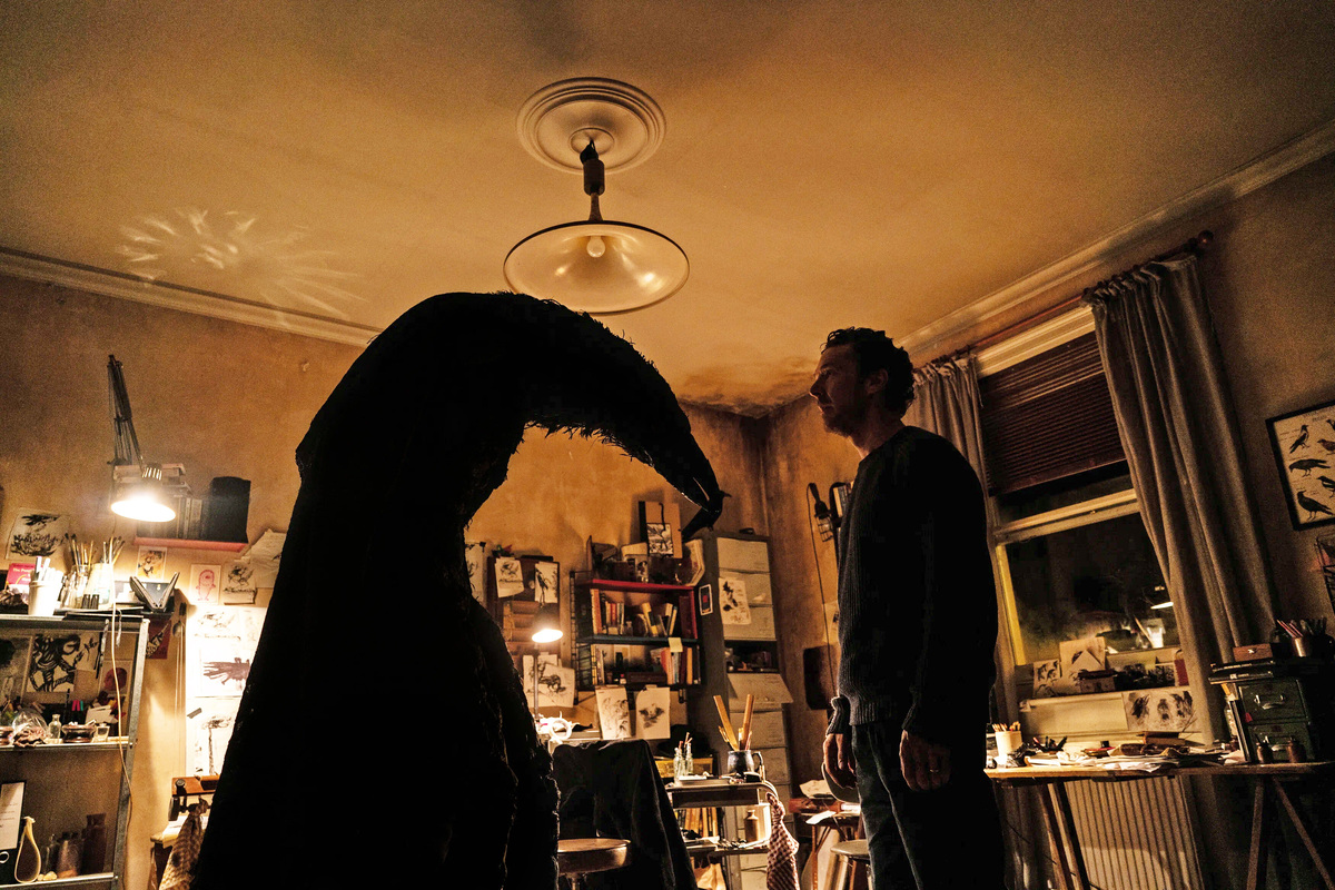     «Пустая драма с фальшивыми эмоциями»: почему все критикуют новый фильм «Сущность» с Камбербэтчем?