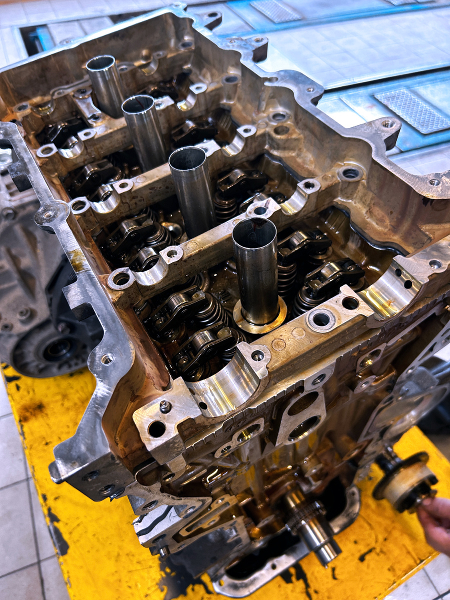 Разбираем двигатель.