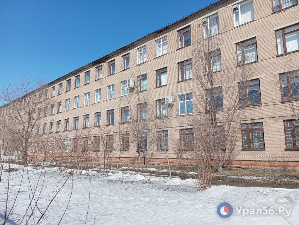    В Орске экс-директора техникума обвиняют в незаконных выплатах сотрудникам