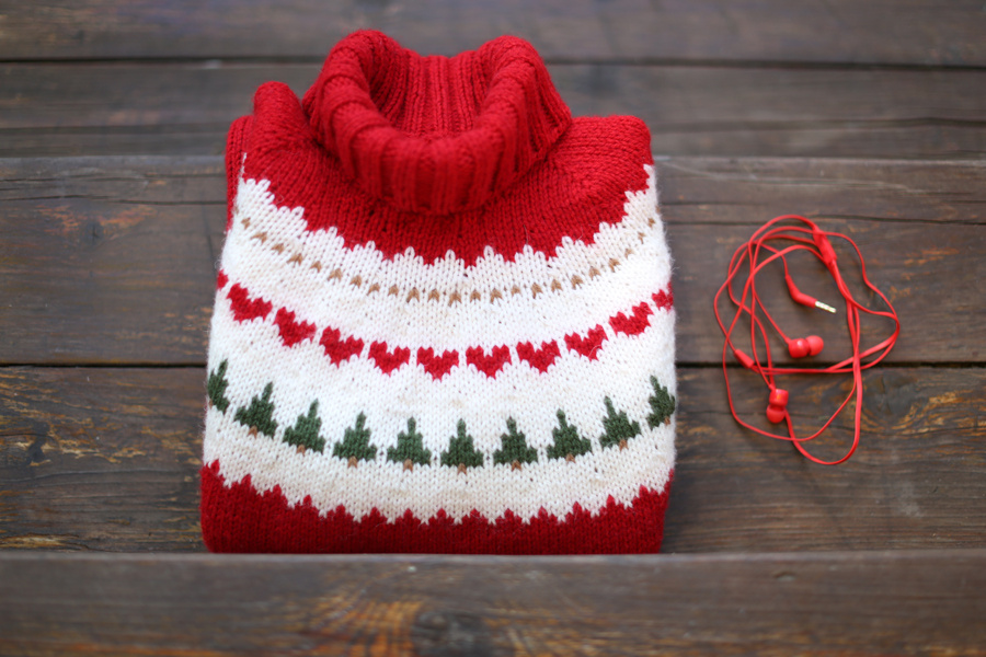 Новогодний свитер из пряжи "Подмосковная из Троицка", которую почему-то делает фабрика Пехорка