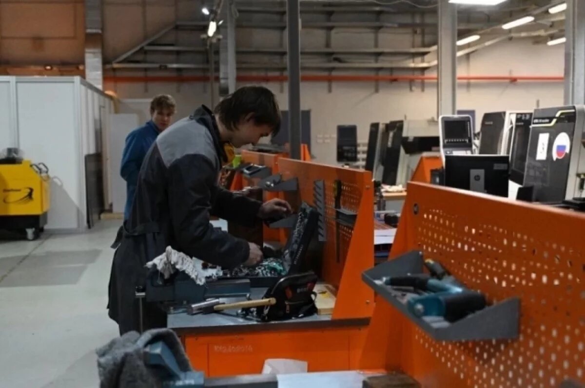    Не сдавшие экзамены девятиклассники получают на Урале профессии