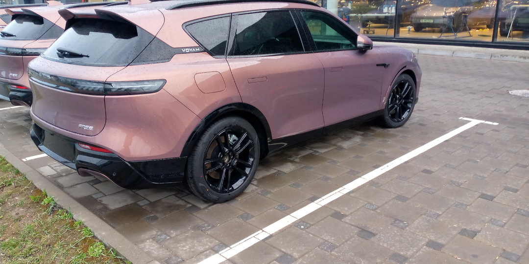 Китайцы заполонили автопром. А Вы бы взяли китайский автомобиль?