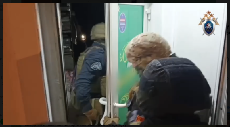    ОМОН штурмует магазин. Скриншот: Телеграм-канал "СУ СК России по Оренбургской области"