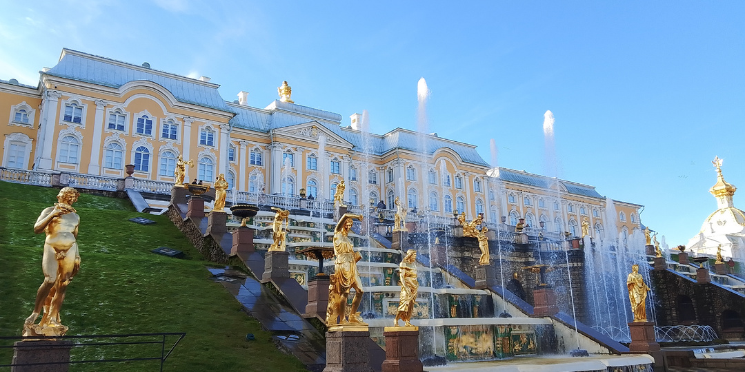 ПЕТЕРГОФ. ВОЗРОЖДЕННЫЙ ИЗ РУИН