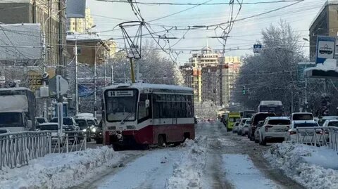 Трамвай сошел с рельс в Новосибирске.  фото: яндекс.