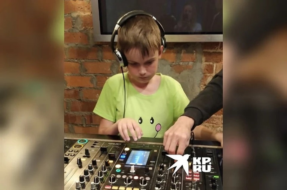    Иван Русинов учился диджеингу еще со школы. Фото: Елена Русинова