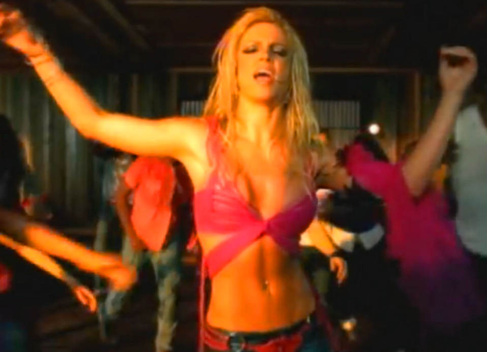 Бритни Спирс в клипе «I'm a Slave 4 U»