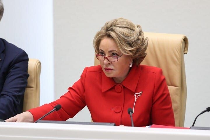 Вопрос к этой даме 