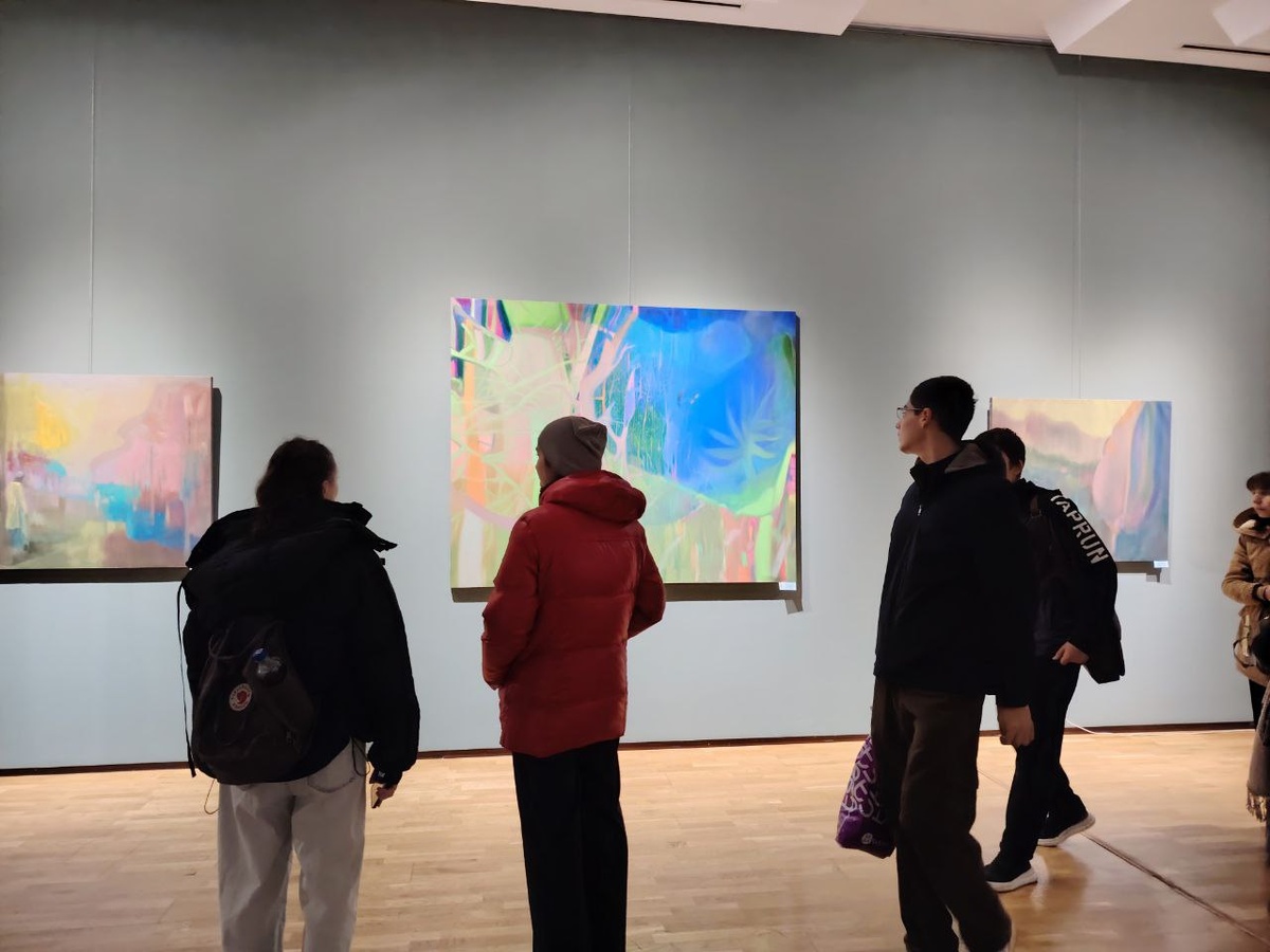 была на выставке с внуками и друзьями