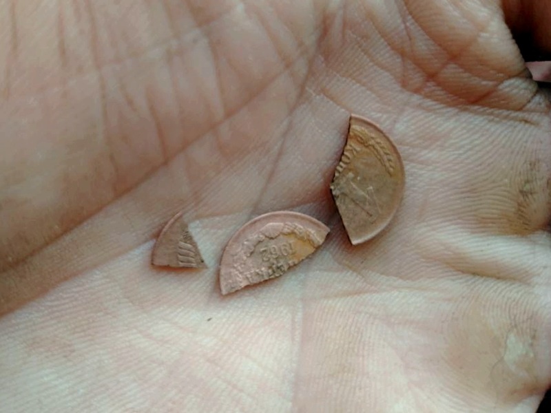 Не все находки в состоянии пережить механическую чистку, некоторые находки сдаются под напором профессиональных чистильщиков находок. (Всякая принадлежность автора к этому экспонату - злой наговор, это не автор отреставрировал монету до такого состояния)