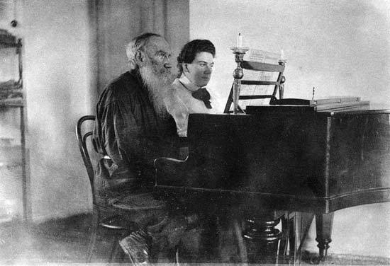 Лев Николаевич Толстой с дочерью Александрой