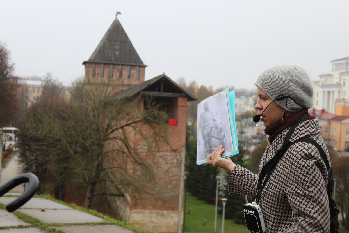 Елена Усольцева рассказывает про крепостную стену Смоленска и оборону Шеина.