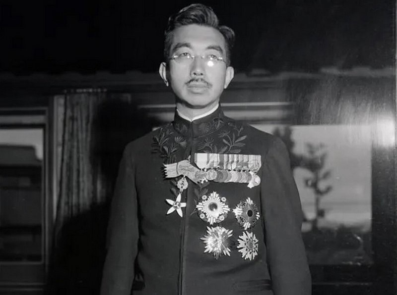 Император Хирохито в 1945 г.