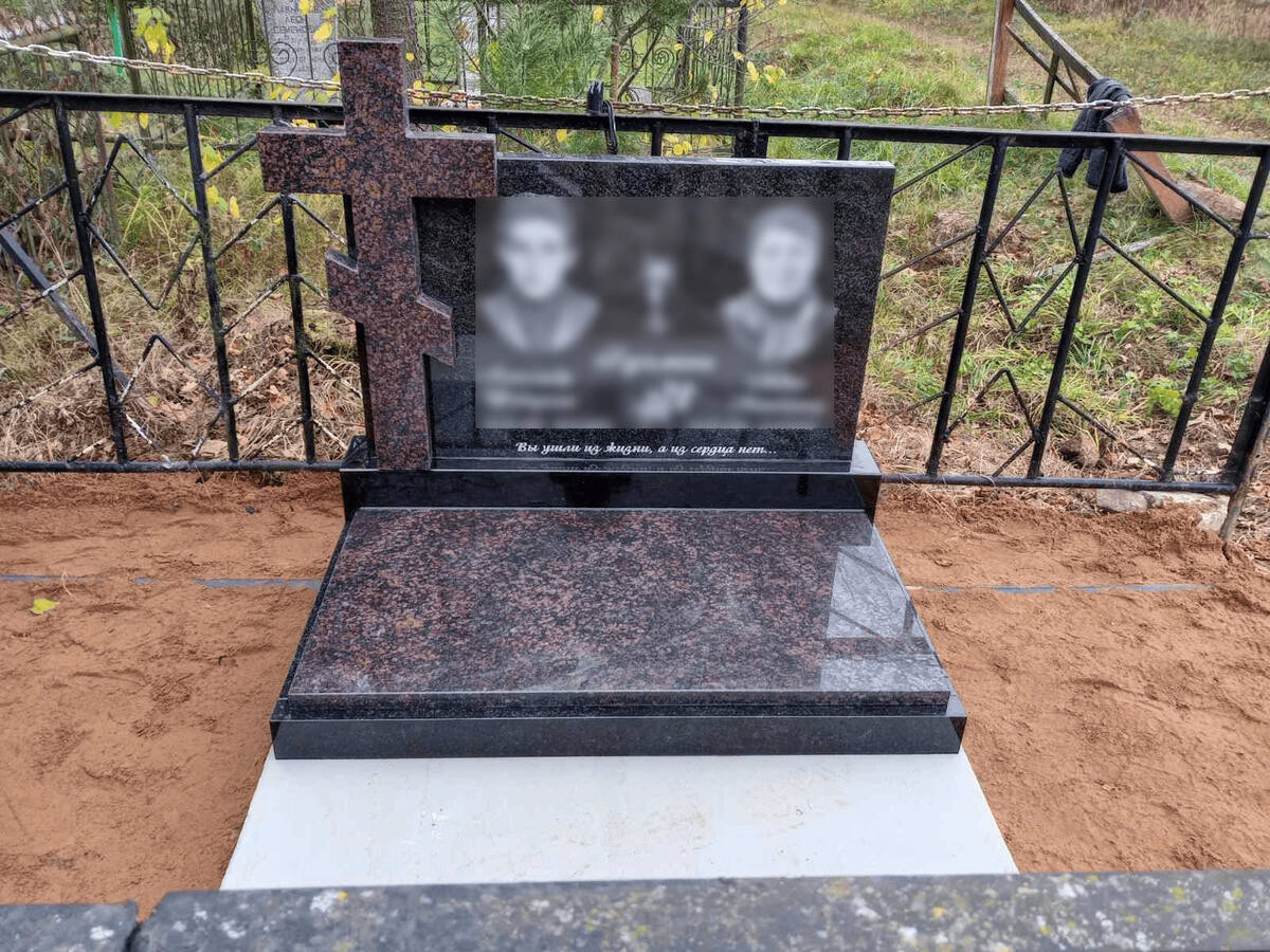 памятник на могилу родителям