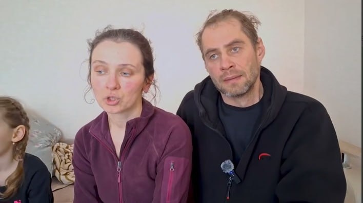 Спасенная семья из Волчанска. Скрин видео из тг-канала Евгения Поддубного.