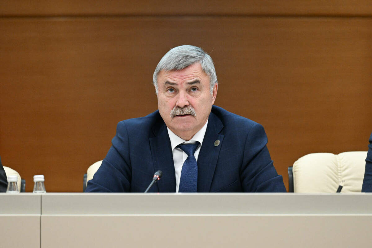 Фарит Ханифов: «Этот год для дорожной отрасли Татарстана тоже стал очень значимым. У нас вводились в эксплуатацию новые дороги, впервые в таком объеме реализована программа улично-дорожной сети, появляются новые подпрограммы»Фото: prav.tatarstan.ru