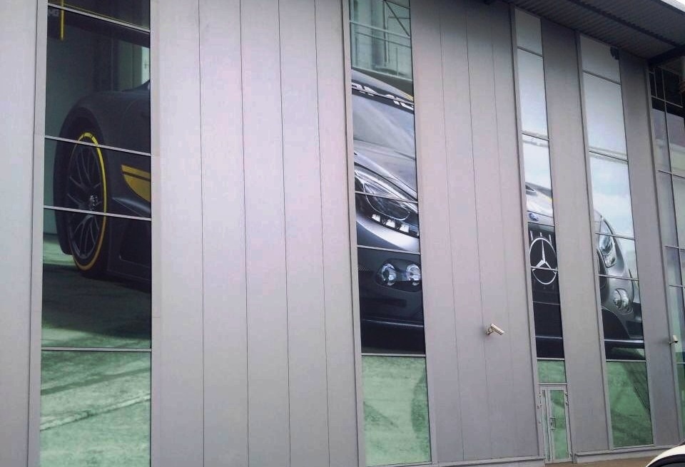 Фасад здания диллерского центра на новорижском шоссе. Выполнено компанией СиГор 