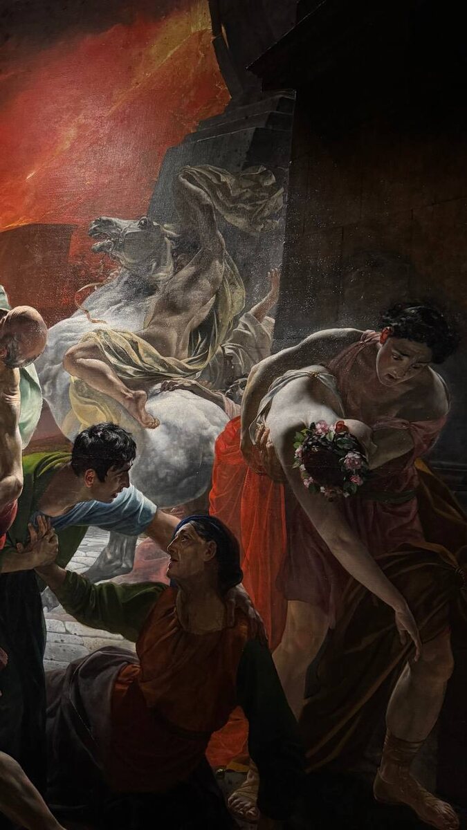 Одной кистью весь холст не напишешь.