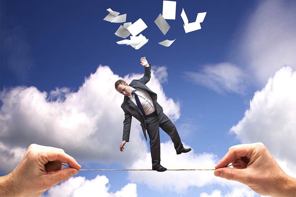    Распасовывание чиновниками жалоб вполне может довести человека до головокружения. / Getty Images