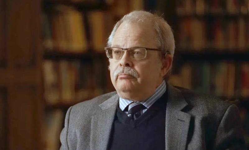 Доктор Эрик Дэвис. The Age of Disclosure/Farah Films.