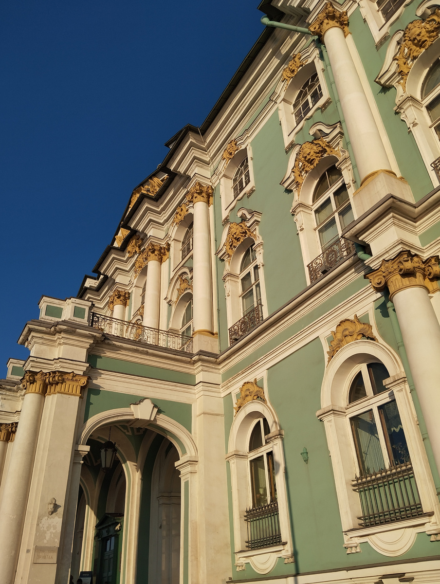 Зимний дворец. Скоро мы с Денисом увидим его собственными глазами