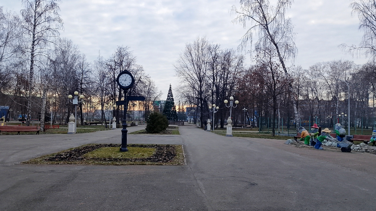 У всех зима, а у нас осень. Поздняя и видимо вечная. Снега даже по прогнозу нет. 