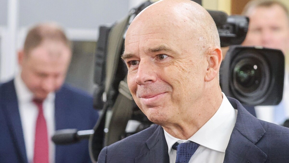 Глава Минфина Антон Силуанов Минфин называет бюджет-2026 сбалансированным и устойчивым. Экономисты считают по-другому. Фото: Сергей Карпухин, фотохост-агентство ТАСС