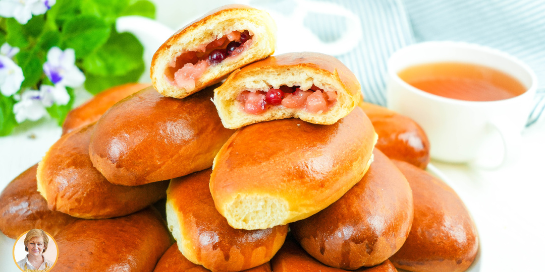 Вкусные пирожки с яблоками и клюквой! Сдобное дрожжевое тесто