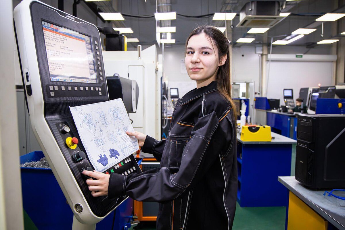 Анастасия сейчас работает наладчиком станков с системой ЧПУ и учится на технолога. @Анастасия Шишкова