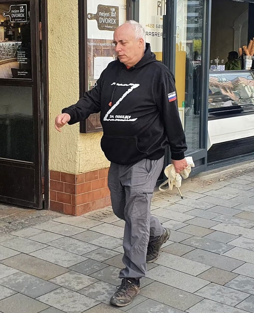    «Я поддерживаю конец государства Украина». В Чехии вынесли приговор экс-политику, гулявшему в Z-толстовке