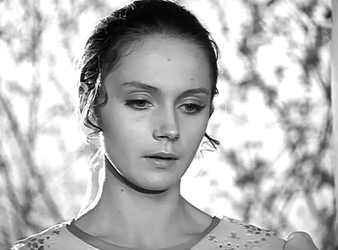 на фото Ирина Купченко в юности