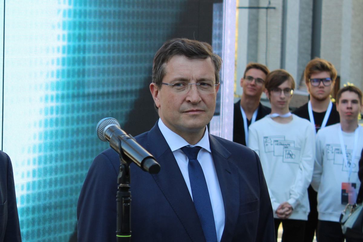 В самом начале прямой линии, отвечая на вопрос ведущего, губернатор Глеб Никитин разделил свои восемь лет на посту главы региона на четыре этапа, назвав каждый из них «отдельной эпохой».  Фото: ФедералПресс / Ксения Кобалия