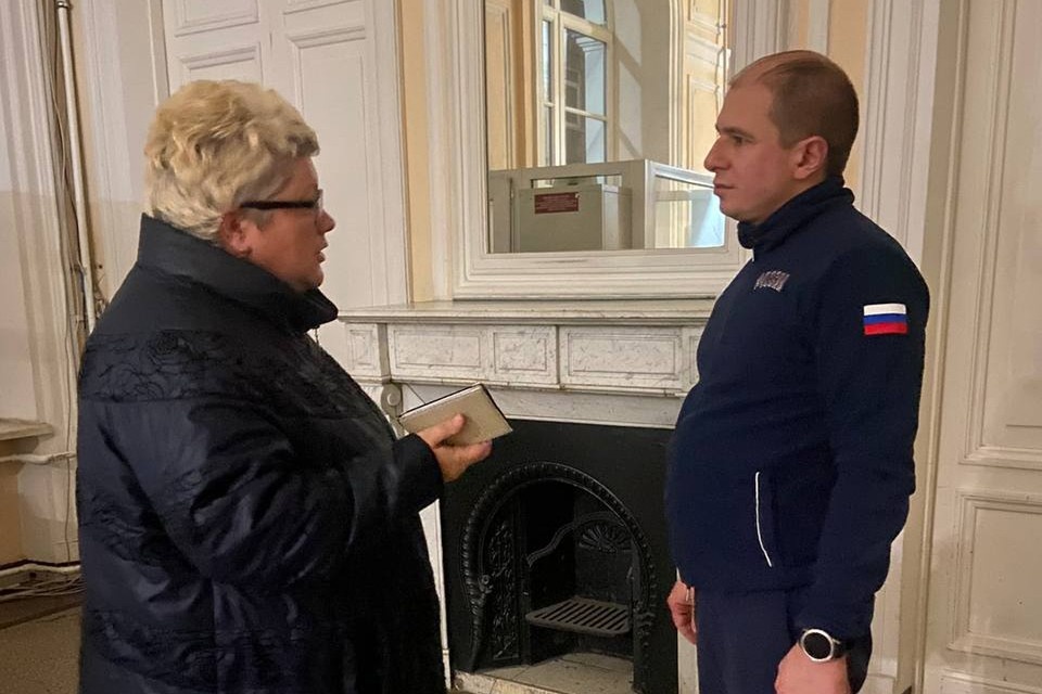    Мать певицы Наоко пришла к помощью к депутату Госдумы. Фото: t.me/MVRomanov