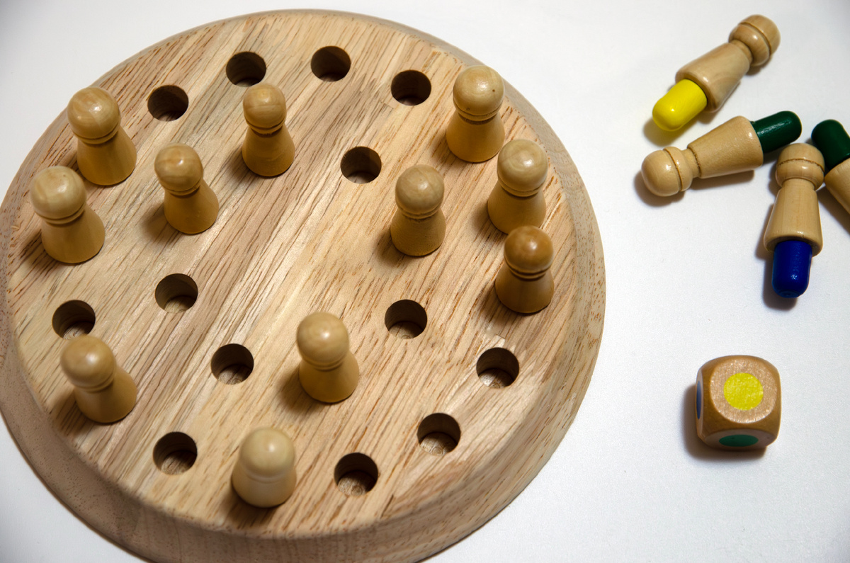 С деревянными игрушками всегда приятнее играть, чем с пластиком