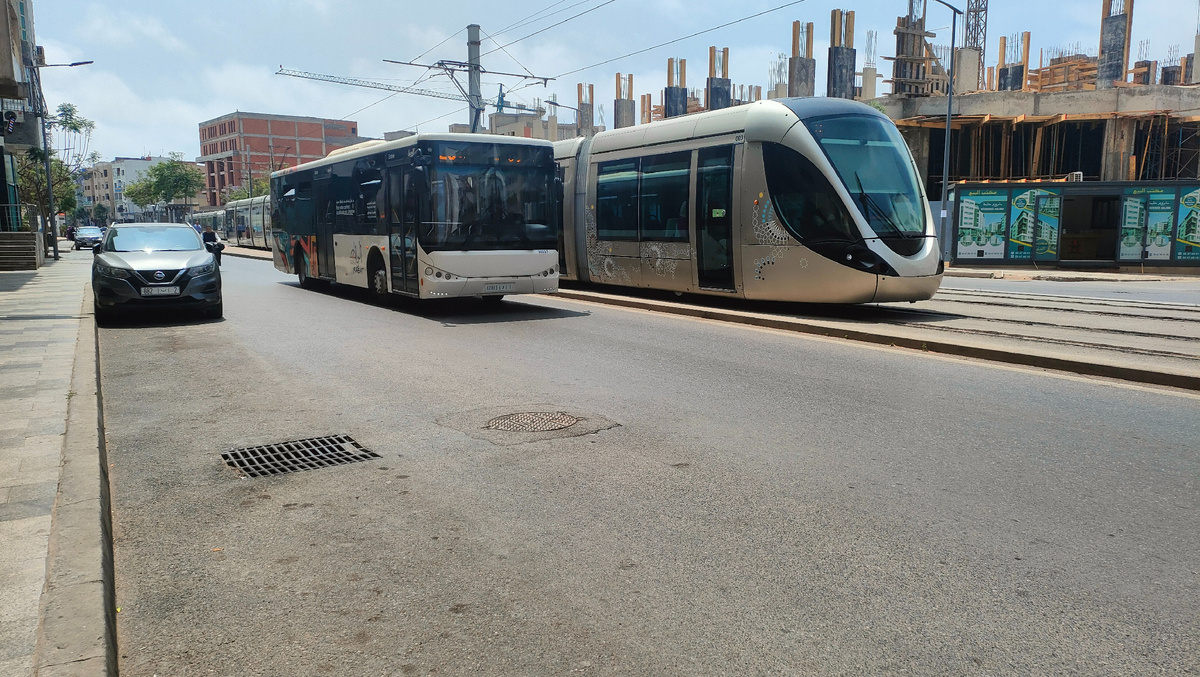 г. Сале, Avenue Mohammed V, автобусы Higer KLQ6129GQ2, маршрут № 25 