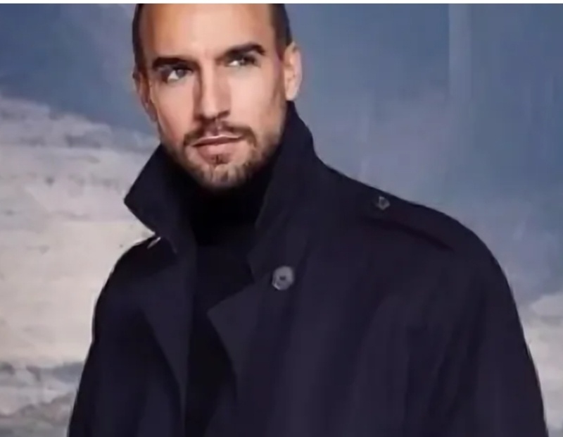 Актёр Пётр Романов а роли Олега Самохвальца