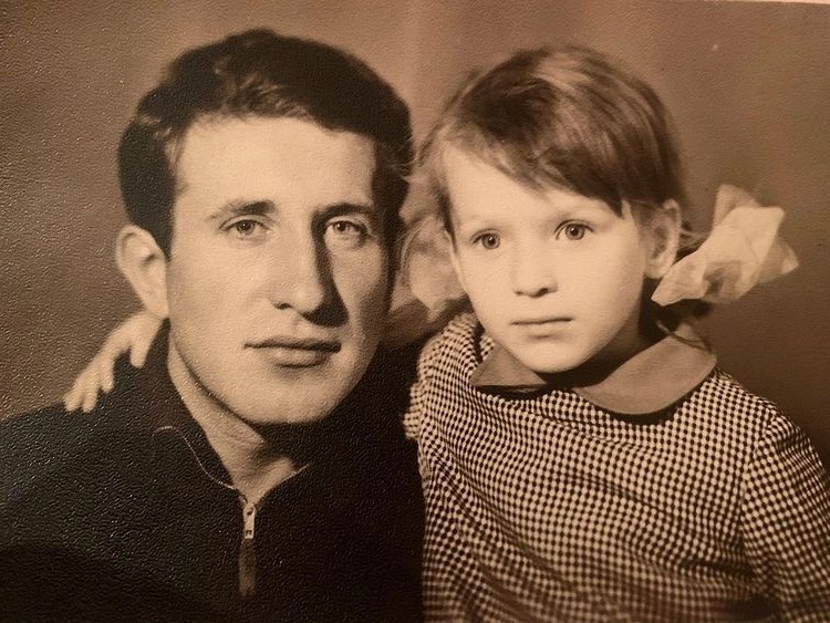 Ирина Гринёва в детские годы с папой