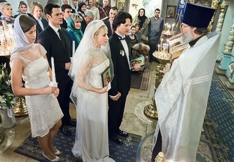 Ирина Гринёва и Максим Шабалин, кадр с венчания в Храме Успения Божьей матери