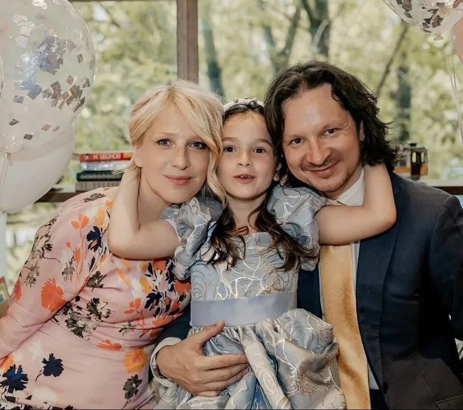 Ирина Гринёва и Максим Шабалин с дочерью Василисой