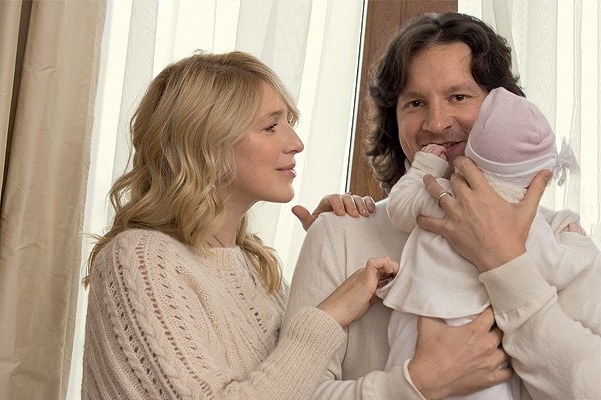 Ирина Гринёва и Максим Шабалин с дочерью Василисой