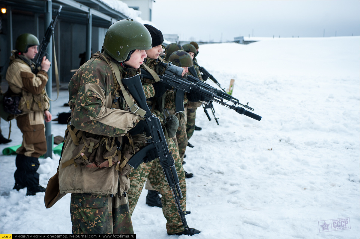 на стрельбах...