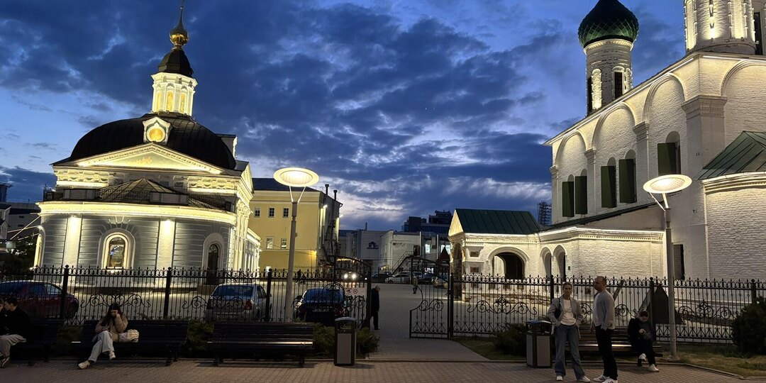 Неделю уже гуляем с сыновьями по городам. Муж дома совсем захандрил