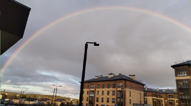 Радуга-дуга над нашими домами.