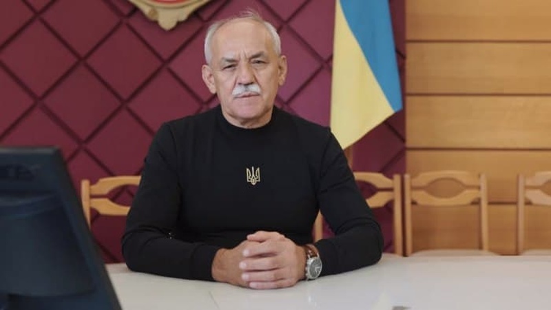    Из старинного Михайловского монастыря в Переяславе местная власть выгоняет монахов УПЦ