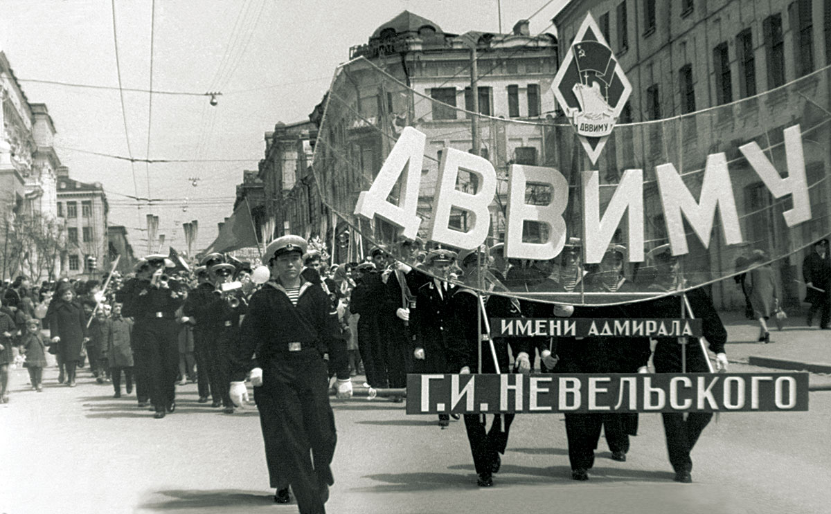 1890, 26 ноября (14 ноября по старому стилю): В здании Владивостокского городского училища состоялось официальное открытие Александровских мореходных классов - начало морского образования в Приморье.