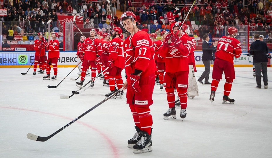 «Спартак» нервно засушил «Ак Барс». Красно-белые расстались с двумя тренерами и подписали вратаря из НХЛ