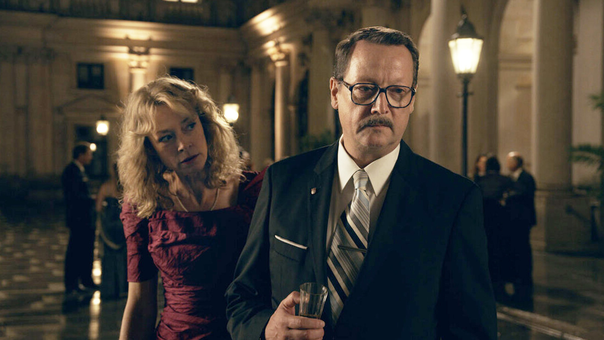 кадр из сериала "Темный лес"