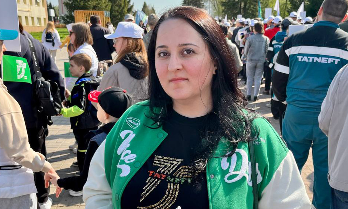 Вардануш Хачатрян в собственноручно расшитой футболке / Фото Елизаветы Вякулиной