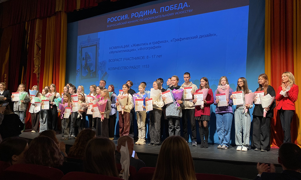 Награждение юных дарований состоялось на сцене театра «Дилижанс» / Фото Юлии Сырцылиной